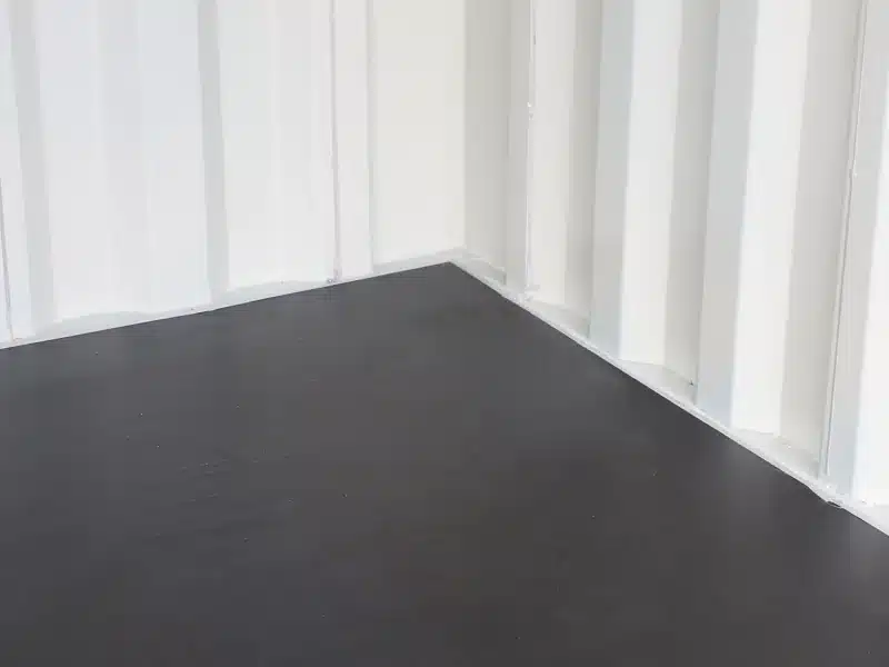 Plancher-en-contreplaque-marine-28-mm-sur-un-container-de-stockage-neuf-de-10-pieds.webp Plancher-en-contreplaque-marine-28-mm-sur-un-container-de-stockage-neuf-de-10-pieds.webp